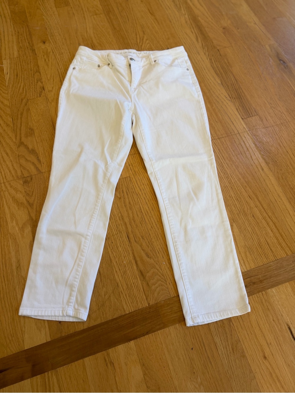 Ladies Size 0 "Chico's" White Straight-Leg Jeans GUC